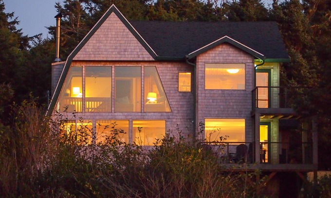 Cape Meares House | Ocean & lake view home with private hot tub & beach access