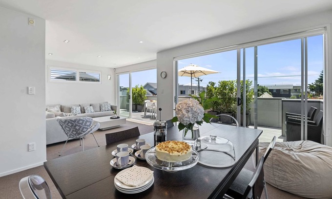 Mount Maunganui House | Ocean Palms - Immaculate with fully fenced garden