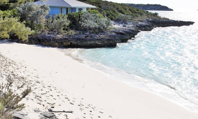 Staniel Cay Cottage | Ocean view cottage on a quiet beach just minutes from swimming pigs