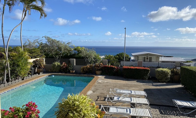 Waialae Iki Ridge House | Ocean View Home