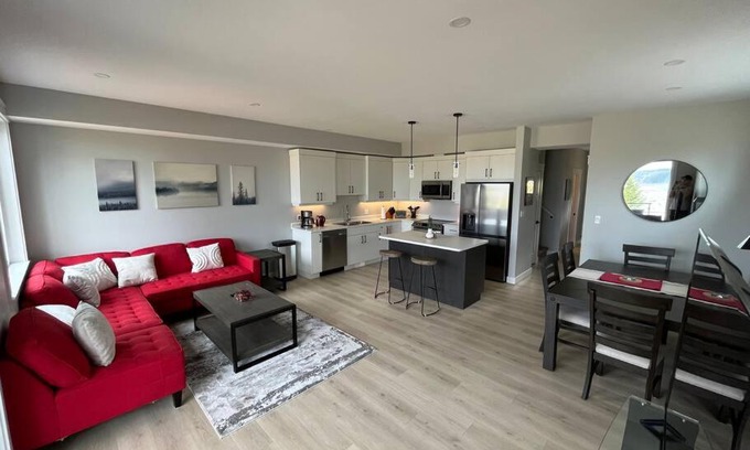 Campbell River House | Ocean View Oasis