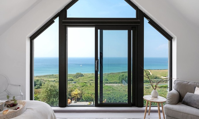 Praa Sands House | Ocean View, The Sands - a house that sleeps 6 guests in 3 bedrooms