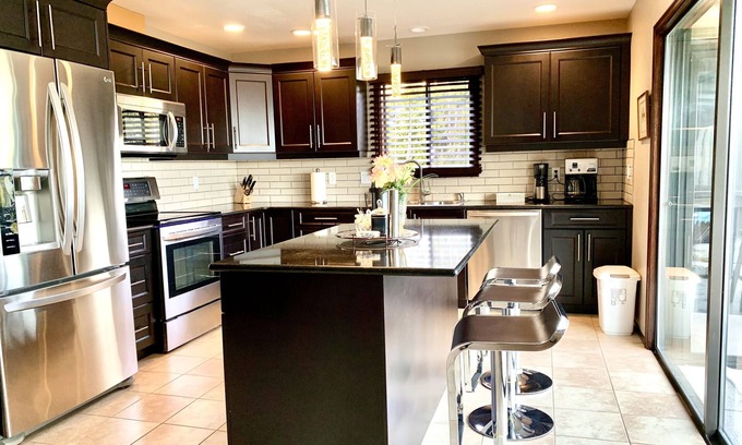 North Saanich House | Ocean-view villa, close to the airport and ferry. Perfect for family vacations.