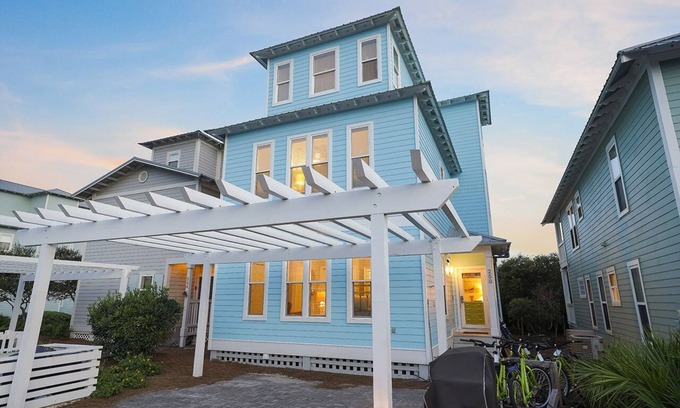 Seacrest House | Ocean views! Adorable Beach House on 30A, Centralized Location, 3 min. Walk to the Beach!