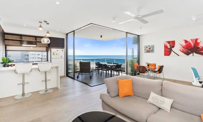 Palm Beach Apartment | Ocean Views and Pet-Friendly!