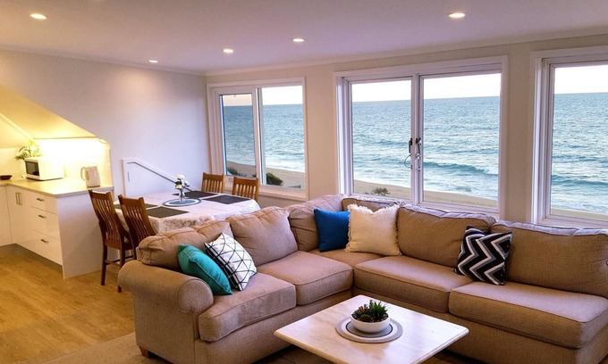 Narrabeen Apartment | Ocean Vista - The Coachhouse