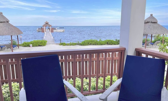 Caye Caulker Apartment | Oceanfront 2 bed/2 bath Velento#2/private dock, pool, free paddleboards