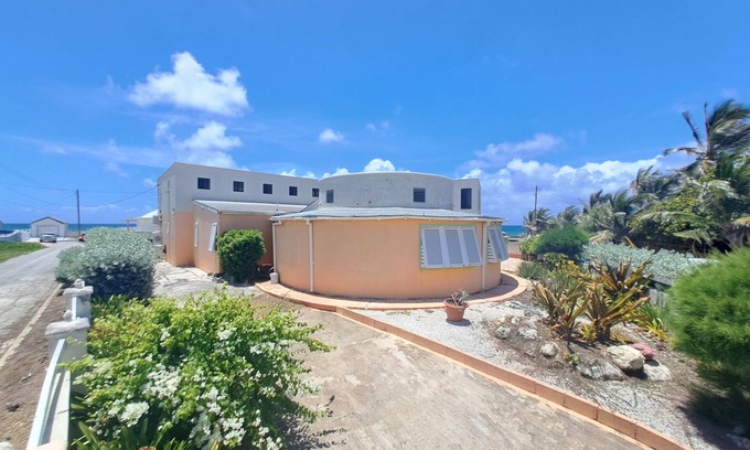 Inch Marlowe Apartment | Oceanfront Apartment in Oistins