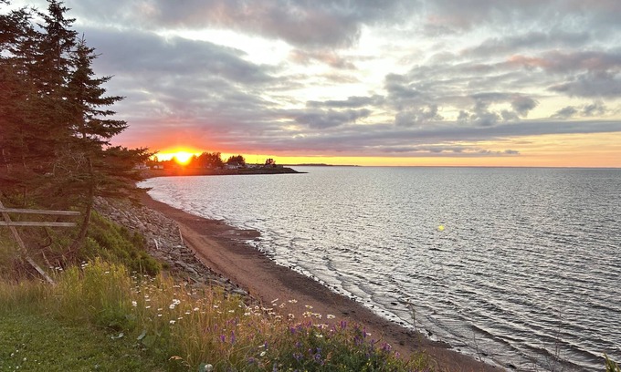 Port Howe Cottage | Oceanfront Bliss in Port Howe – Beach at Your Doorstep