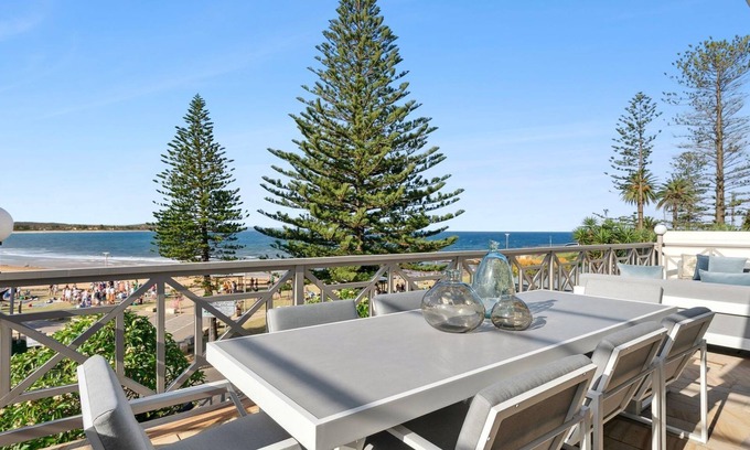 Collaroy House | -Oceanfront Elegance: A Coastal Haven in Collaroy Basin's Finest position