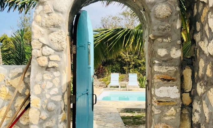 Port Howe House | OCEANFRONT GATE HOUSE, PRIVATE POOL