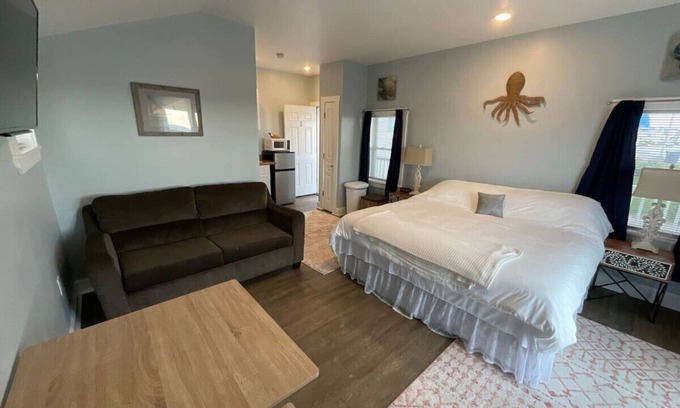 Hampton Condo | * *Oceanfront | Hampton Beach | Pet Friendly* *