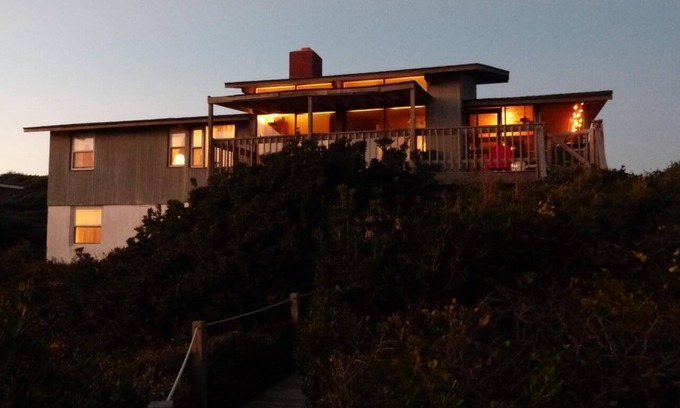 Pine Knoll Shores House | Oceanfront Home with Coastal Charm