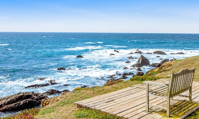 Fort Bragg House | Oceanfront home on the bluffs with amazing view, hot tub, game room - 1 dog OK