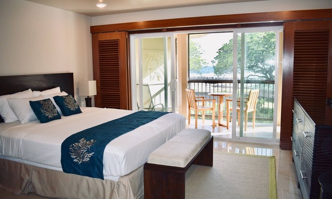 Keaukaha Apartment | Oceanfront Lehua Room - Hilo Beach House Inn