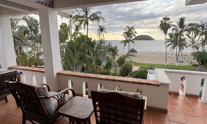 Rincon de Guayabitos Apartment | Oceanfront studio apartment