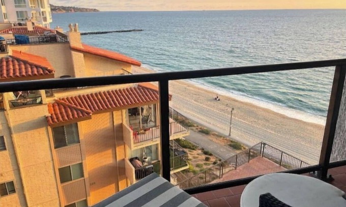 South Redondo Apartment | Oceanfront oasis