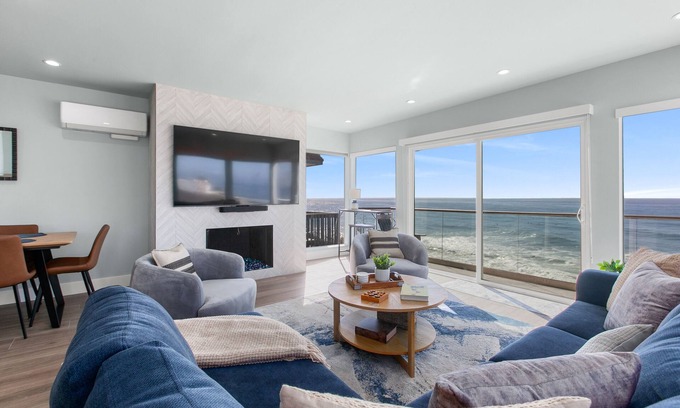 Beach Barber Tract Condo | Oceanfront Penthouse on Windansea Beach w/AC, Parking, Golf