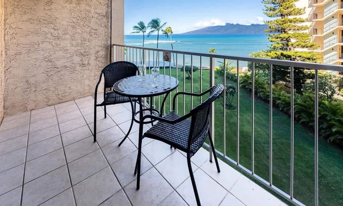 Kahana Condo | Oceanfront Studio w. AC, Gym & Pool | Kahana Gem!