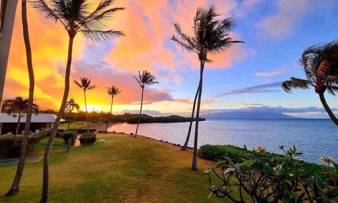 Ualapue Condo | Oceanfront true 2 bedroom w/lanai on Molokai