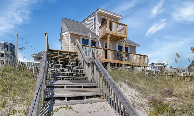 McCutcheon Field House | Oceanfront Beach Home - Sleeps 6-8 - Pet Friendly - Private Beach Access - Deck