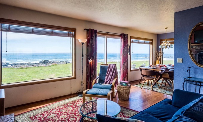 Yachats House | Oceanfront Wave Watching with Hot Tub & Walk To Everywhere in Yachats!