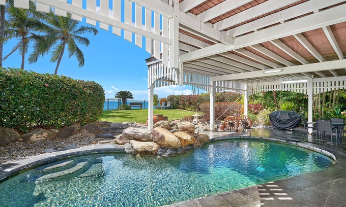 Holloways Beach House | Oceans Edge, ocean and beach at your doorstep
