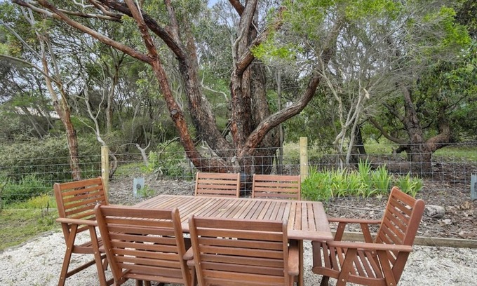 Aireys Inlet House | Oceanside Escape - Cozy coastal retreat, steps from Steppy Beach