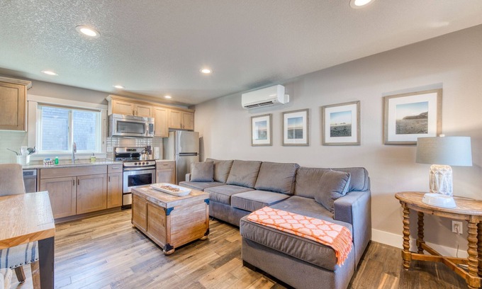 Oceanside Condo | Oceanside Inn #3 - Clam Cannery