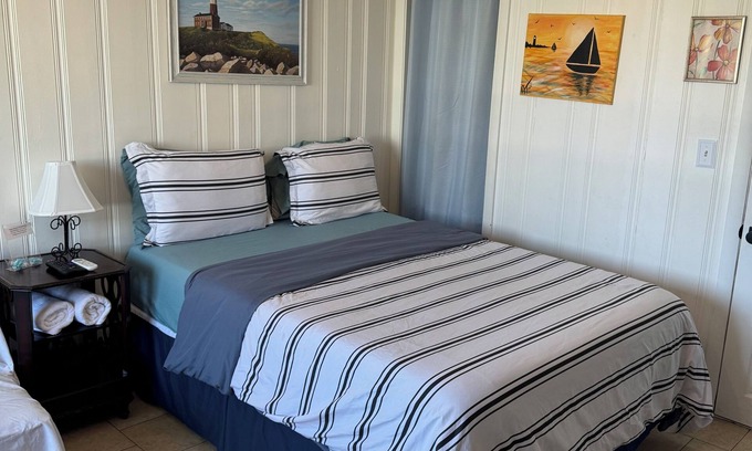 Hampton Apartment | Oceanside Room at North Beach Motel! Pet Friendly!