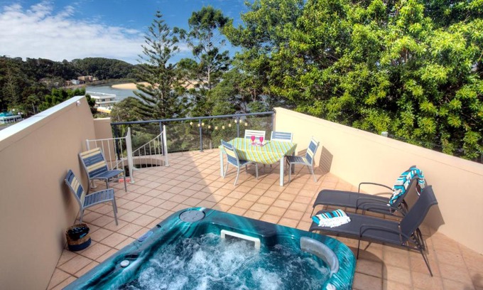 Nambucca Heads Apartment | oceanview 6 with rooftop terrace & spa