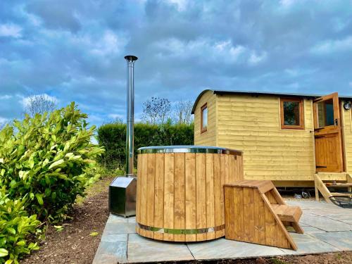 Yarpole House | Off-Grid Glamping - Quiet, Starry Escape