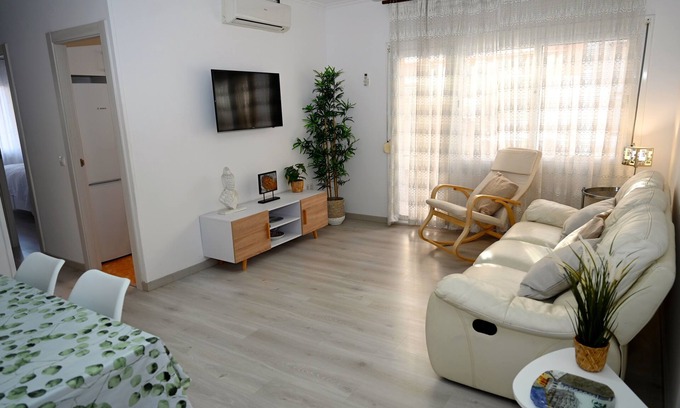 Badalona Apartment | OFFER, SPACIOUS confortable 3 BEDROOMS , CLIMATISSATION + FREE WIFI