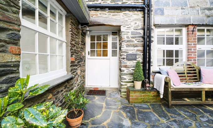 Port Isaac Apartment | Old Cobblers, Port Isaac, modern accommodation which sleeps 4 and welcomes dogs