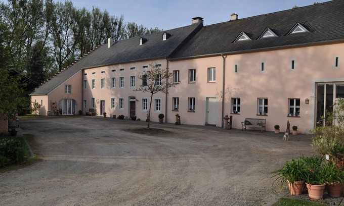 Messerich Apartment | Old forge in a listed courtyard