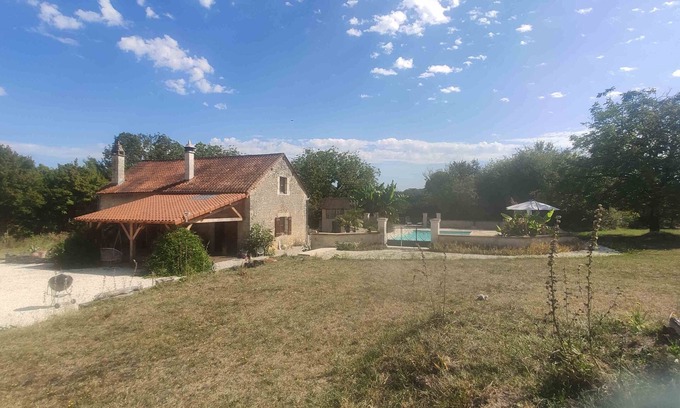 Saint-Jory-las-Bloux Villa | Old house in a quiet natural setting with swimming pool