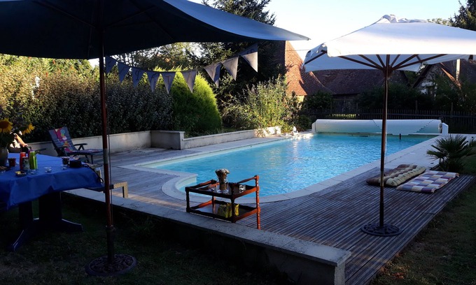 Savignac-Ledrier Cottage | Old house located on an apple-red fruit farm
