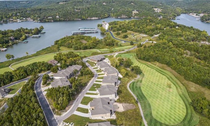 Camdenton Villa | Old Kinderhook Resort & Spa Newer 4br 3ba Villa On 12th Green Golfing & Boating