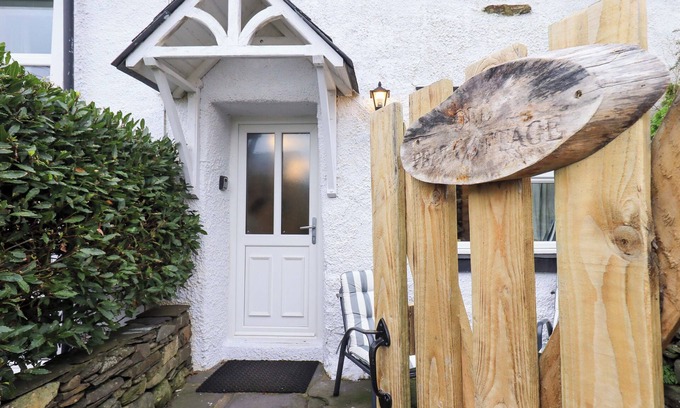 Kirkby-in-Furness Cottage | OLD PEAT COTTAGE, pet friendly, with a garden in Grizebeck