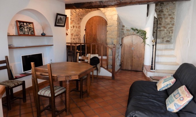 Estoublon Apartment | Old stones near the Verdon