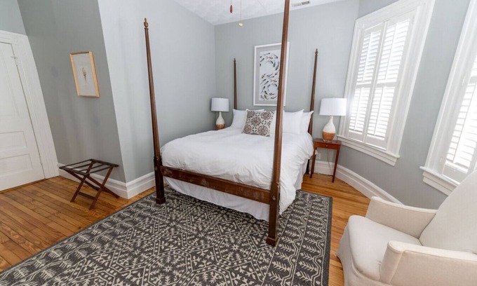 Edenton Bed & Breakfast | Old world charm downtown Edenton near the harbor, with homemade breakfast daily