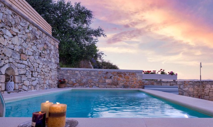 Makhairoi Villa | Olga's Filoxenia - Villa Aladanos-private pool and heated jacuzzi