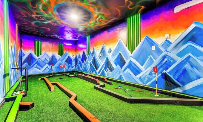 East Stroudsburg House | OMG! Glow in the Dark Mini Golf, Pickleball, Bball