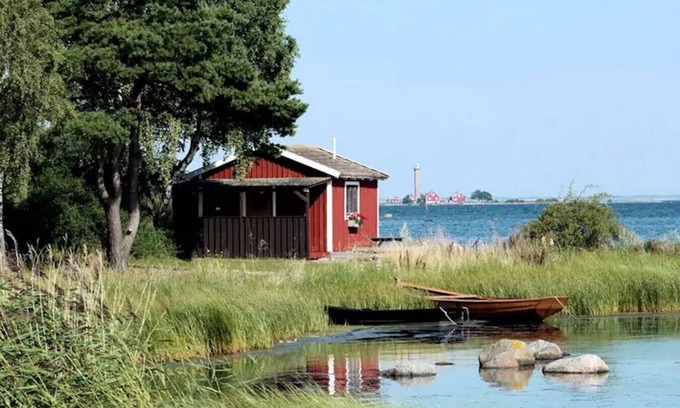 Bergkvara House | On a headland right by the water