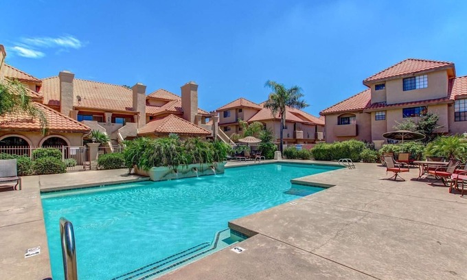 South Scottsdale Condo | On greenbelt, 2 Big Beds, 2 bathrooms, Garage, Fireplace, Heated Pool