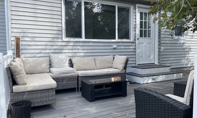 Lorton House | On I-95 Hwy Exit , Downtown D.C 15 Minutes Direct HWY route, Fort Belvoir Army
