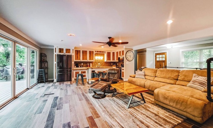 Ocoee House | “On River Time”, your escape to the Ocoee River and Cherokee National Forest.