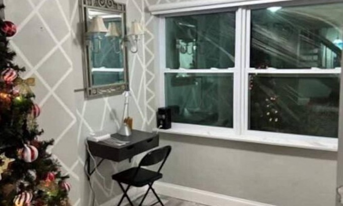 Lauderhill House | On the beautiful lake, it is close to the airport, malls,restaurants ,beach etc.