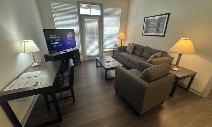 Tuttle West Apartment | On the border of Hillard/Dublin! 2 bed 2 bath, 1st floor!