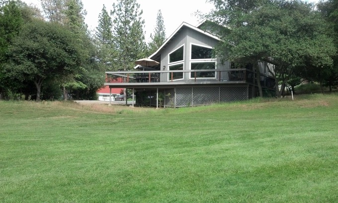 Groveland House | On the Golf Course, 3-Bdrms, 2 Full Baths, 35 miles to Yosemite, Pups ok!